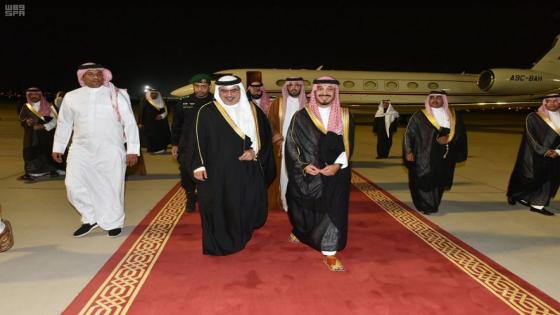 الأمير بندر بن سلطان يستقبل عدد من الأمراء الخليجيين لأداء واجب العزاء في وفاة والدته